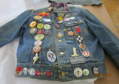 Reinigung und Restaurierung von „Jeansjacke und Co“
